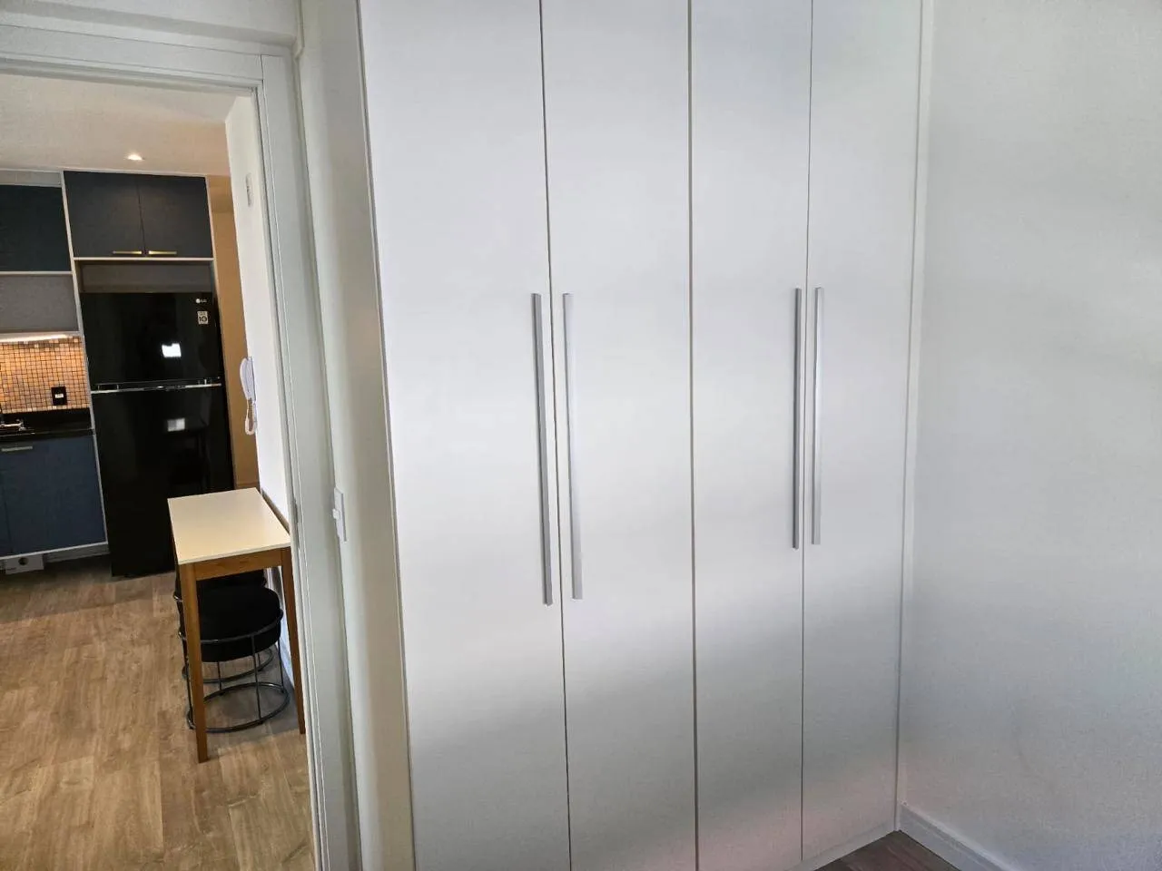 Imagem Apartamento Novo e Mobiliado no Tamboré - 2 Quartos e Varanda