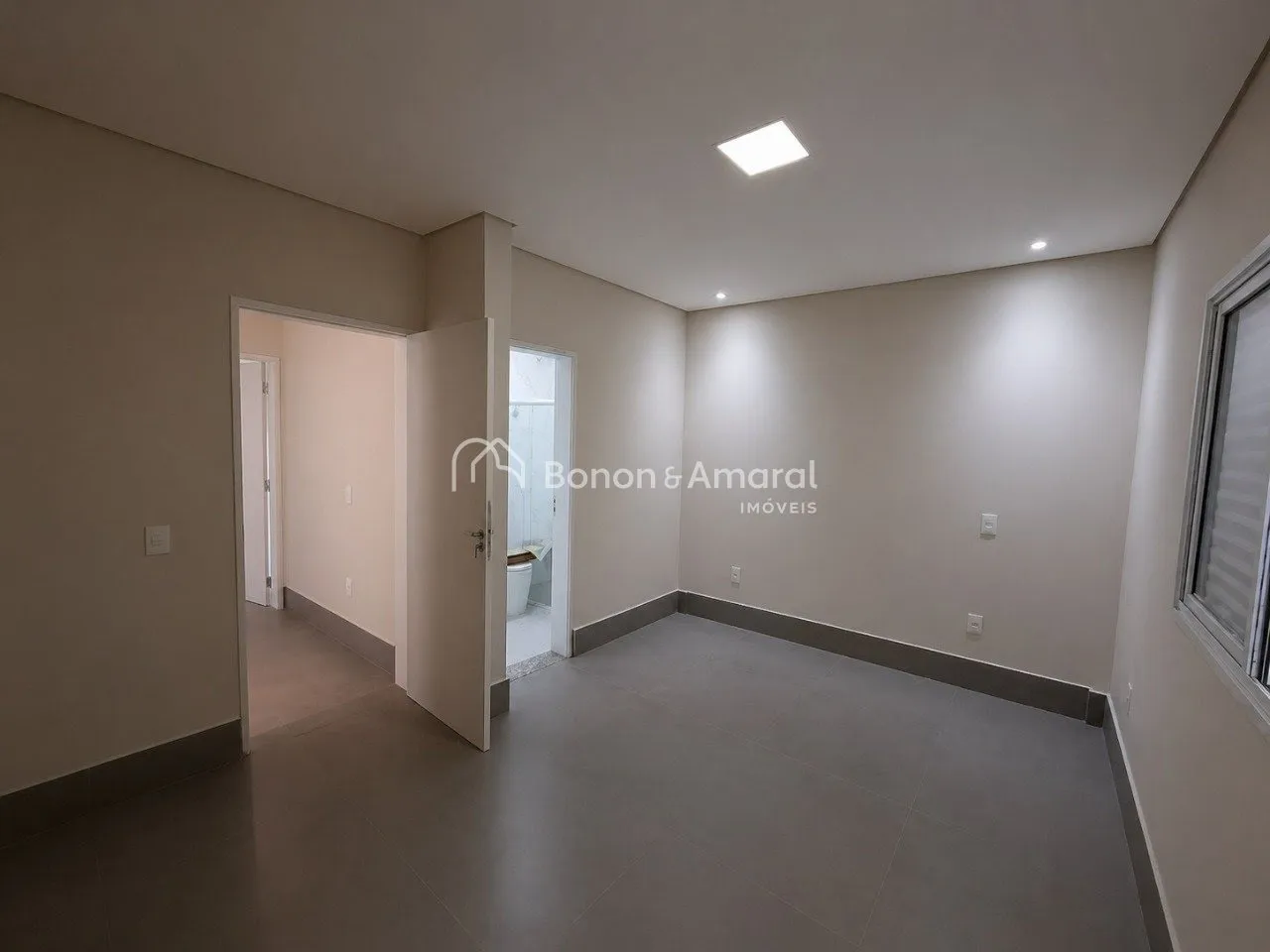 Imagem Casa com 4 Suítes à VENDA no Colinas do Ermitage - Sousas