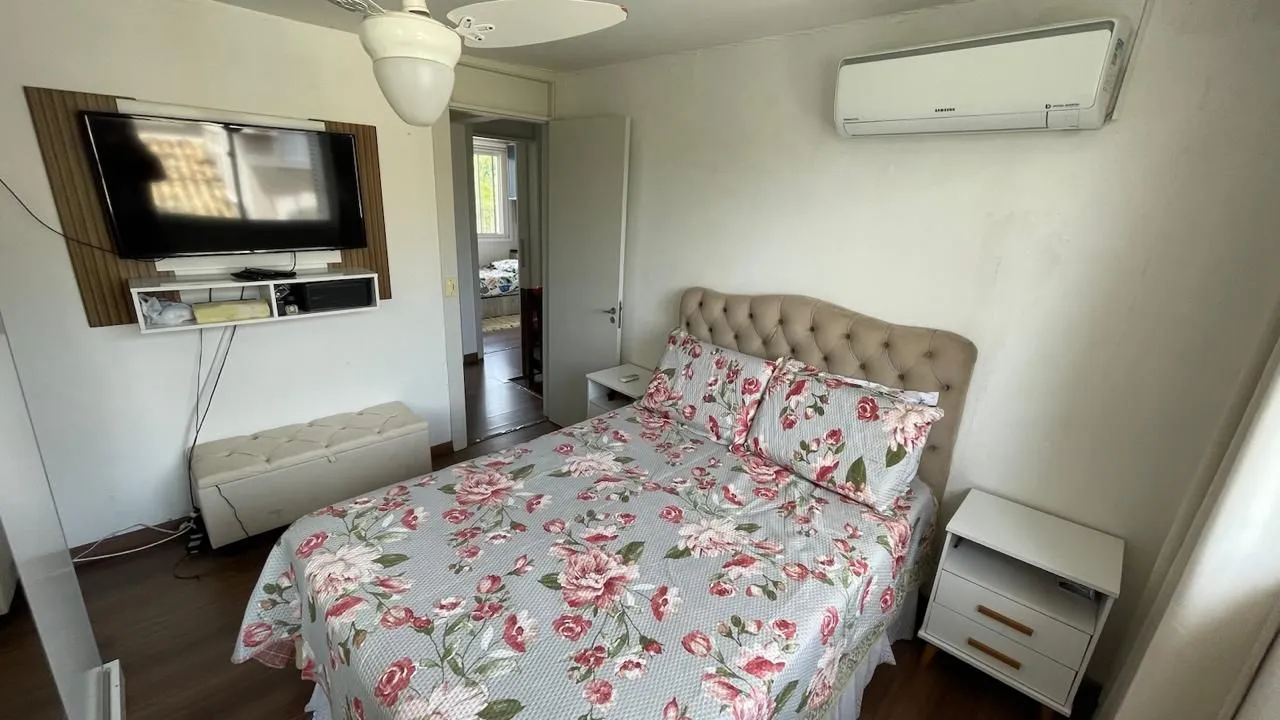 Imagem Casa com 3 dormitórios no bairro Humaitá