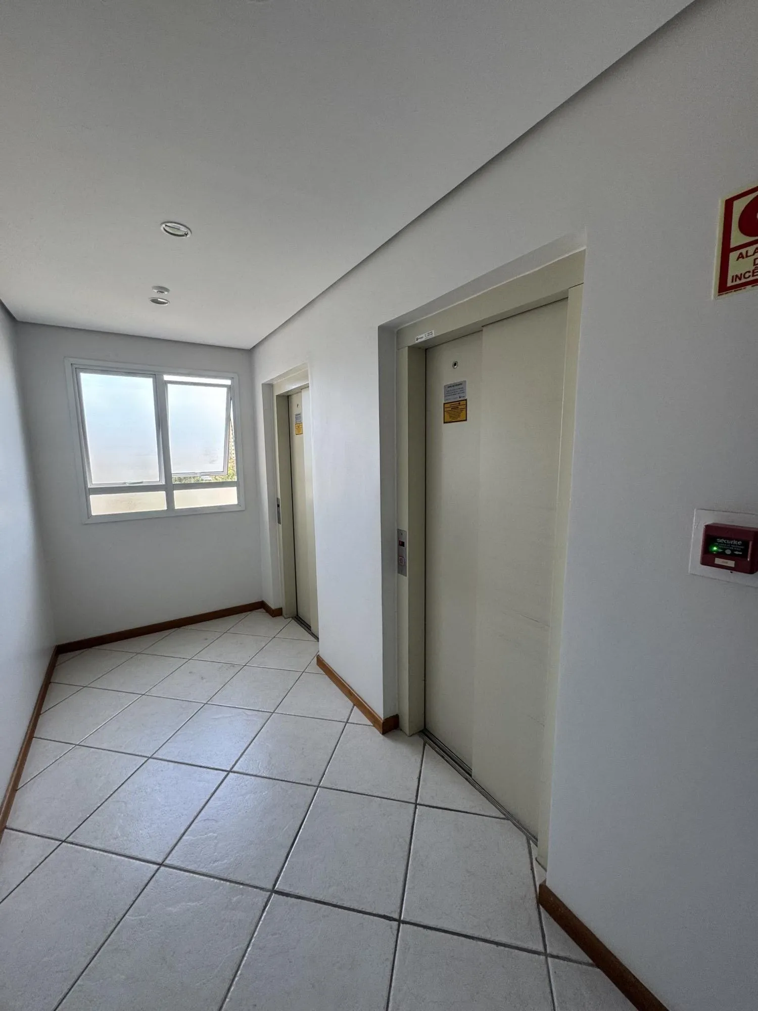 Imagem Apartamento em andar alto, posição solar norte/nascente, com excelente iluminação e ventilação natural.