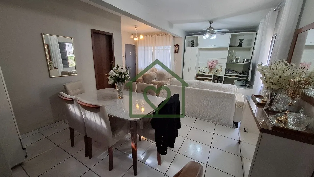 Imagem Imóvel residencial localizado no Bairro Glória, composto por um terreno de topografia plana com me...