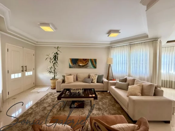 Imagem Espetacular Casa em Condomínio à Venda em Vinhedo-SP - Condomínio Marambaia - 4 Quartos, 2 Suítes, 3 Salas, 5 Banheiros, 4 Vagas de Garagem, 530,14 m².