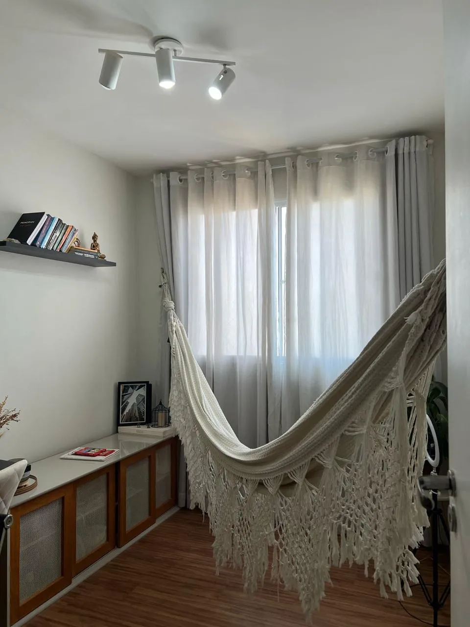 Imagem VENDO LINDO APARTAMENTO DE DOIS DORMITÓRIOS NA AV. MIGUEL YUNES!!