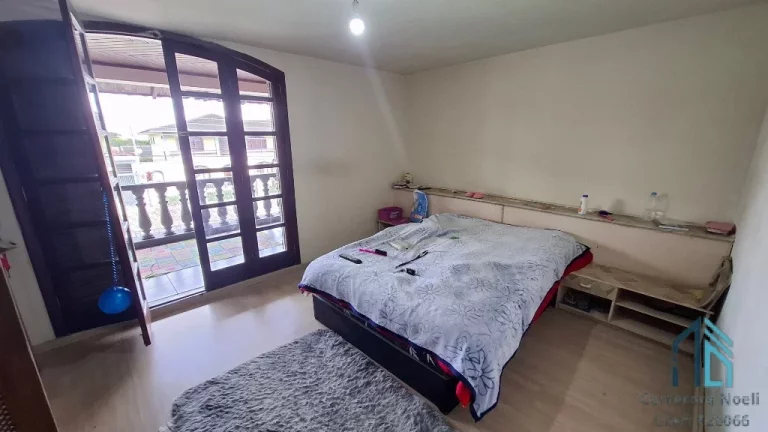 Imagem Casa com edícula, 05 quartos sendo 02 suítes, no São Lourenço em Curitiba PR