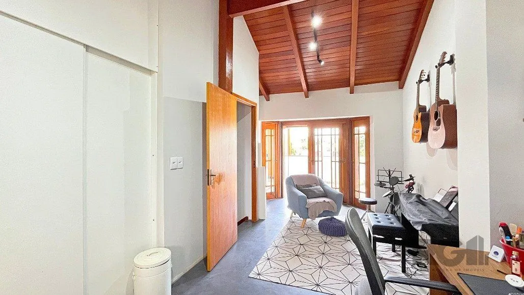 Imagem Sobrado para Venda - 218m², 4 dormitórios, sendo 3 suites, 2 vagas - Ipanema