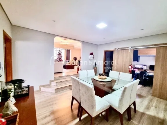Imagem Casa térrea à venda no Parque São Quirino, em Campinas/SP. Esta charmosa residência, totalmente ...