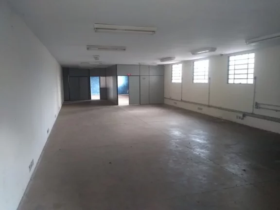 Imagem Barracão localizado perto da av. Duque de Caxias e Nações Unidas
