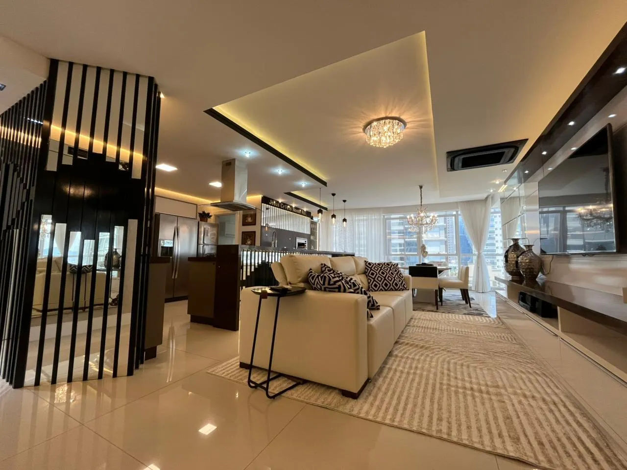 Imagem Apartamento com vista para o mar à venda com 229m2 por R$ 5.900.000,00