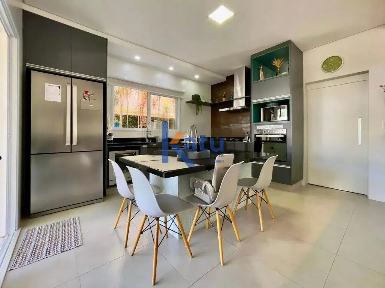 Imagem Esta casa exclusiva no Condomínio Ibi Aram (Itupeva - SP) possui 419,31 m² de terreno e 328,53 m²...