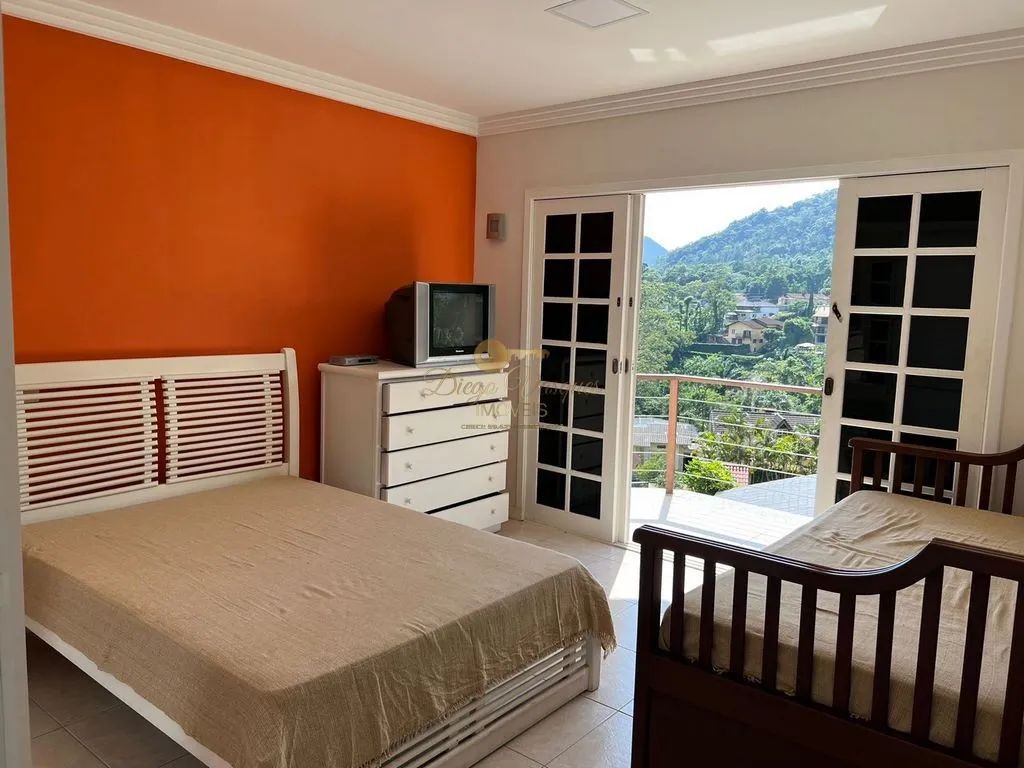 Imagem Casa em Condomínio para Venda em Teresópolis / RJ no bairro Comary