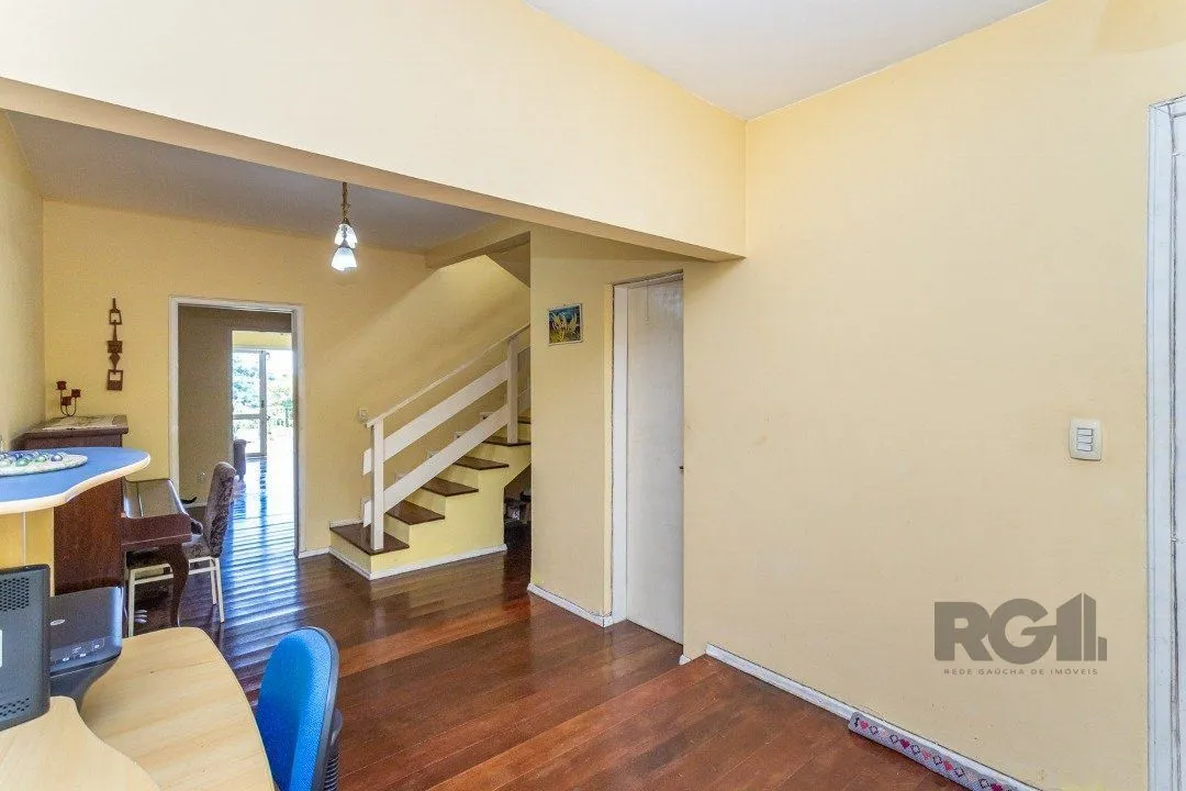 Imagem Casa com 3 Quartos à Venda, 293 m² por R$ 650.000