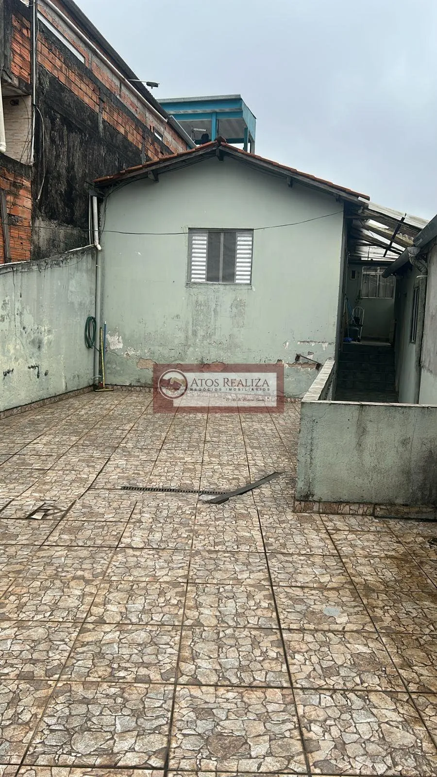 Imagem Sobrado à Venda no Jardim Presidente SP, com 6 Quartos no total, 358m², Imóvel com 3 casas para Renda, Valor irresistível. R$ 390k.