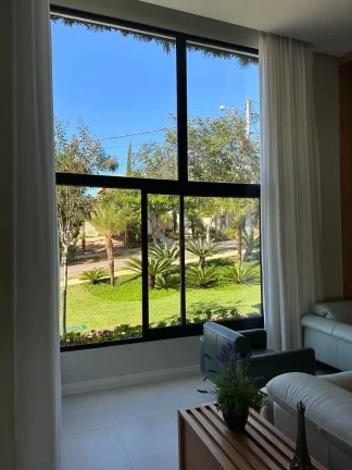 Imagem Casa Térrea Mobiliada com 4 Suítes e Piscina no Condomínio Portal dos Lagos, Boituva