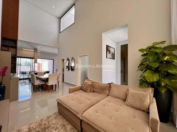 Imagem Casa de condominio a venda em Valinho!!

Residência térrea de alto padrão ? porteira fechada

Um ...