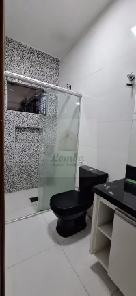 Imagem Imperdível! Casa à venda na Cidade Alta, Cuiabá-MT: 4 quartos, 1 suíte, 2 salas, 4 banheiros, 3 vagas, 182m². Venha conferir!