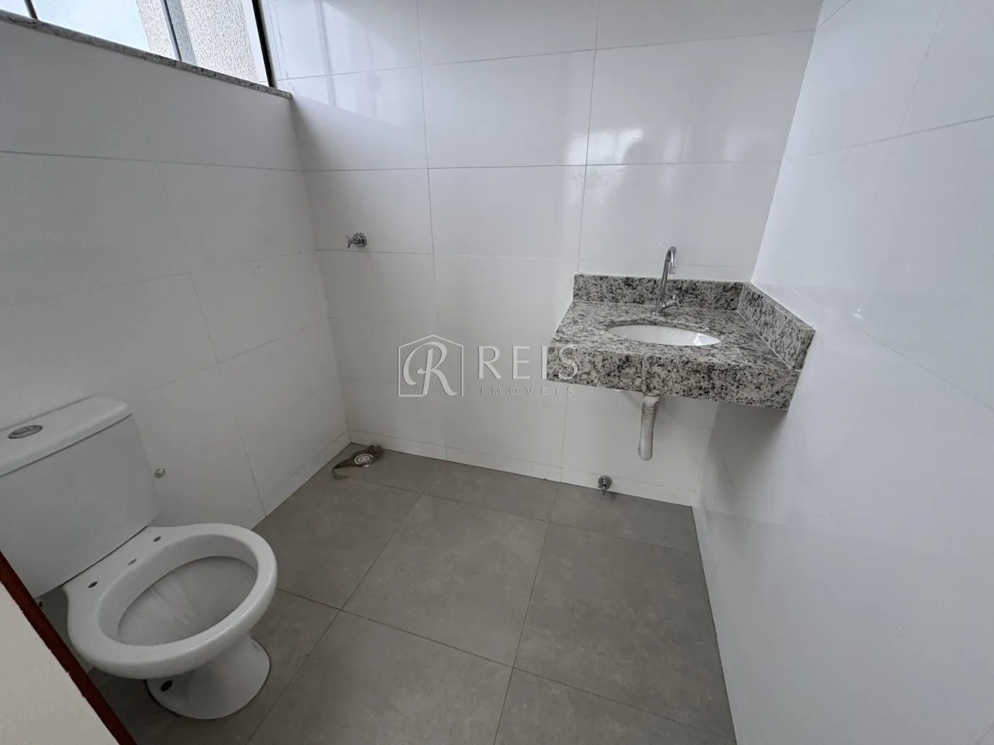 Imagem Sala Comercial para Locação em Rio das Ostras, Village Rio das Ostras, 1 banheiro