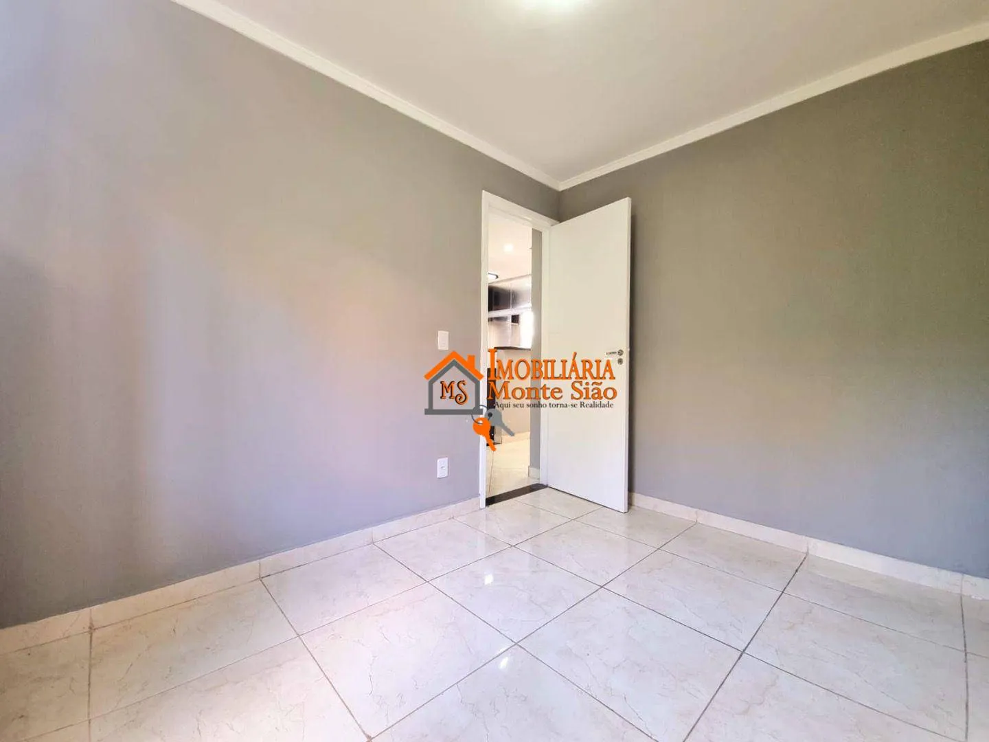 Imagem Apartamento com 2 dormitórios à venda, 45 m² por R$ 249.000,00 - Água Chata - Guarulhos/SP