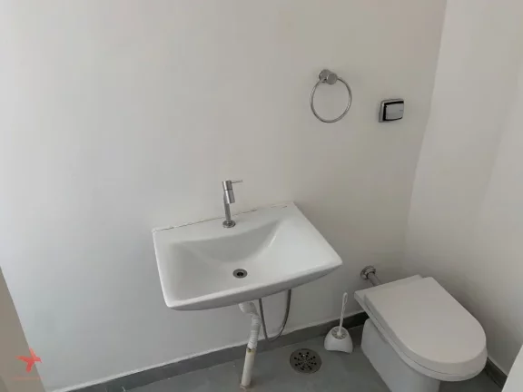 Imagem Casa comercial para locação em São Paulo-SP, bairro Pinheiros: 2 quartos, 2 salas, 2 banheiros, 1 vaga, 110m². Confira!
