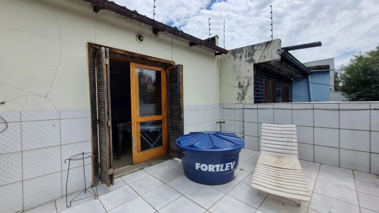 Imagem Casa estilo sobrado para venda de 3 dormitórios com 2 vagas de garagem no bairro Cidade Baixa em Porto Alegre/RS.