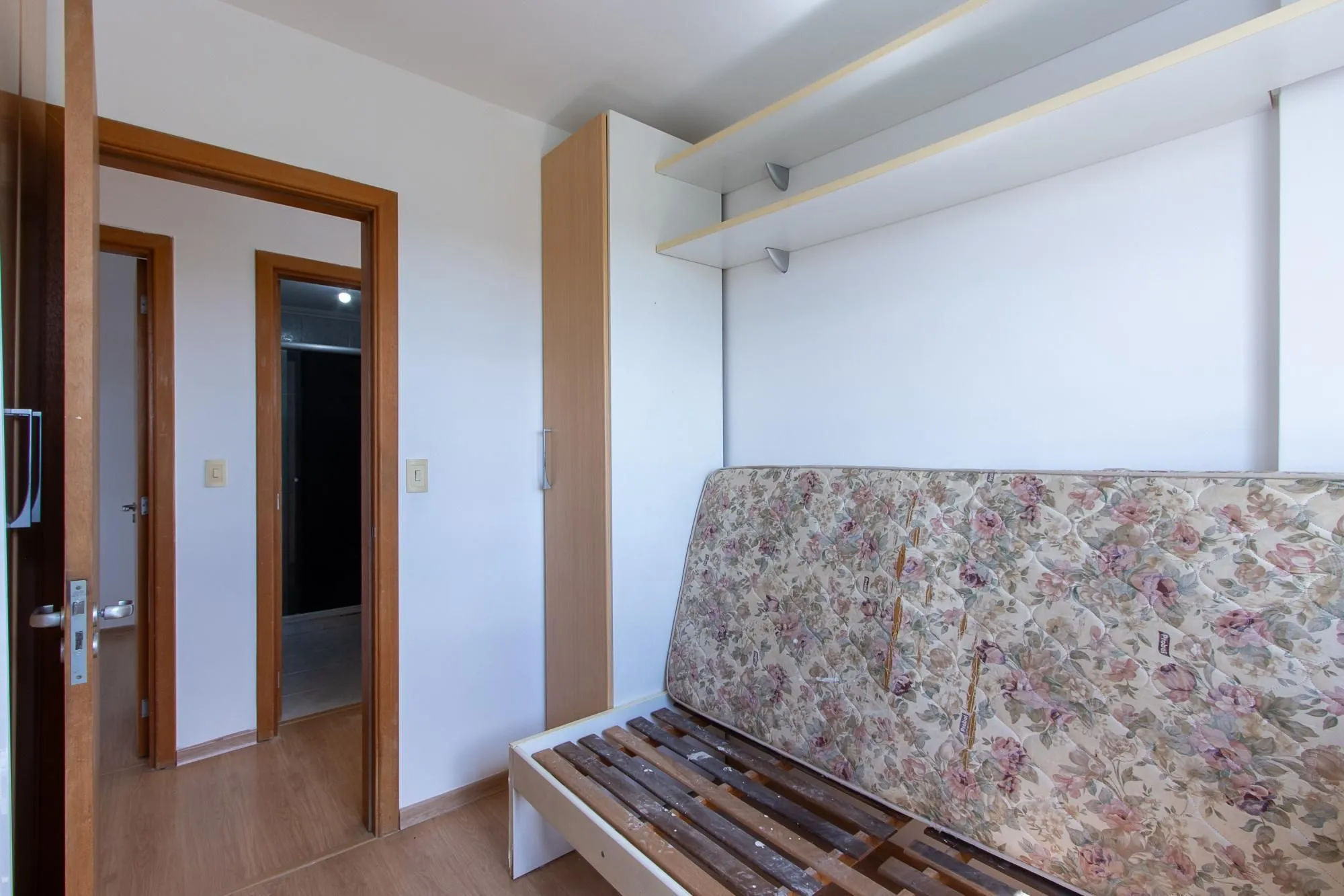 Imagem Apartamento de 3 dormitórios, 1 banheiro e uma vaga de garagem.