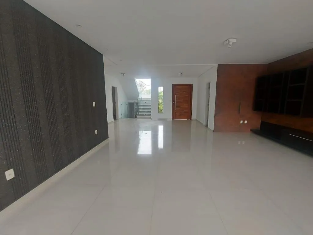 Imagem Casa Sobrado de 489m² de Terreno Localizado no Jardim Residencial Village Vert!