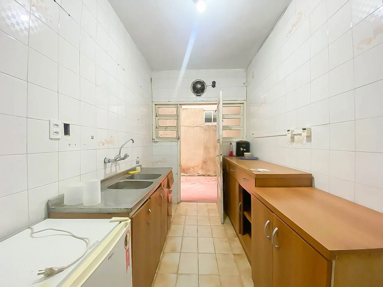 Imagem Apartamento 2 Dormitórios com Vaga Coberta no Menino Deus - Av. Ganzo, de Frente