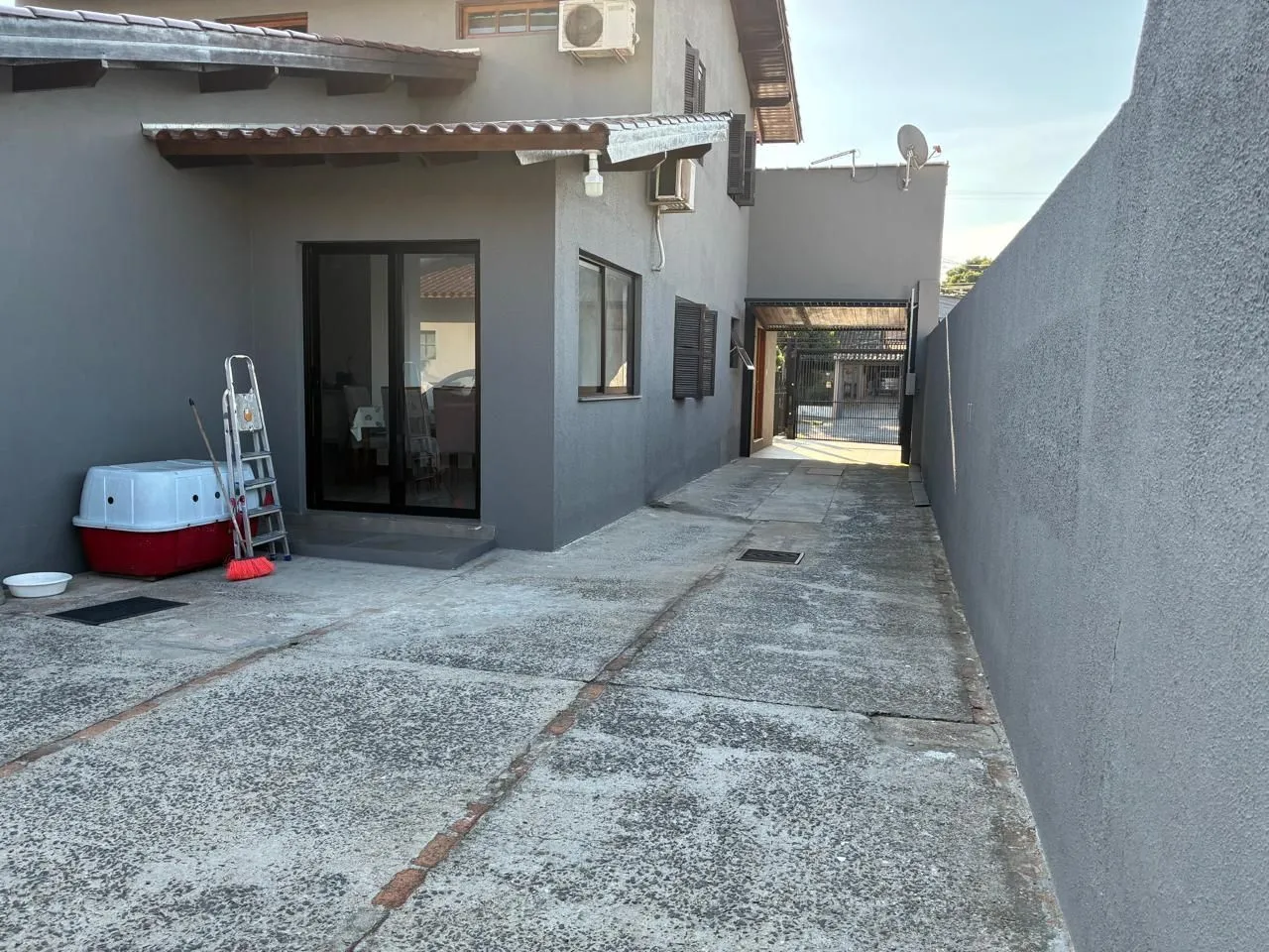 Imagem Casa para Venda - 177m², 4 dormitórios, sendo 1 suites, 2 vagas - Partenon