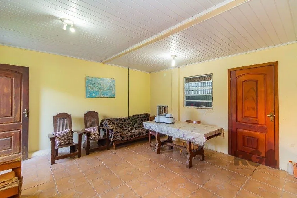 Imagem Casa de 4 dormitórios no bairro Belém Novo