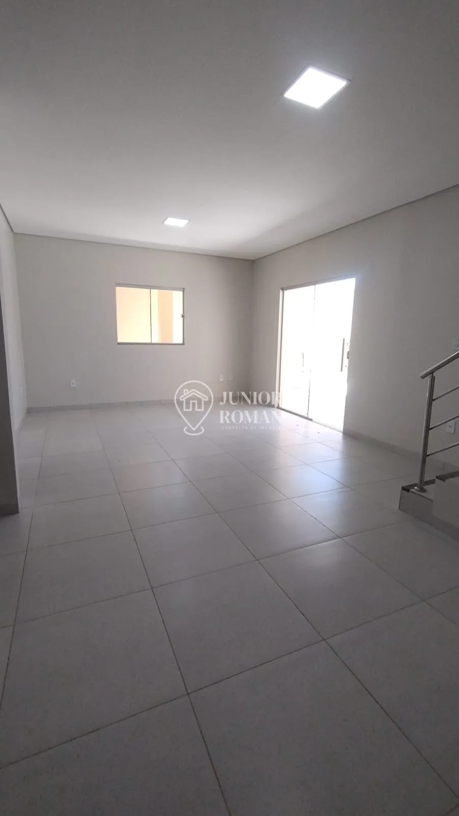 Imagem AMPLO SOBRADO 4 DORM 1 SUITE AREA DE LAZER COM CHURRASQUEIRA NO BAIRRO SANTA LUZIA - BARREIRAS/BA