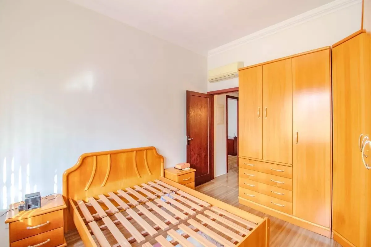 Imagem Casa à venda com 173m², 2 quartos e 3 vagas no bairro Vila Ipiranga- Porto Alegre/RS