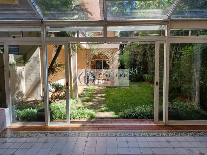 Imagem Excelente casa de alto padrão no Bairro Cidade Jardim, com 532 m², única