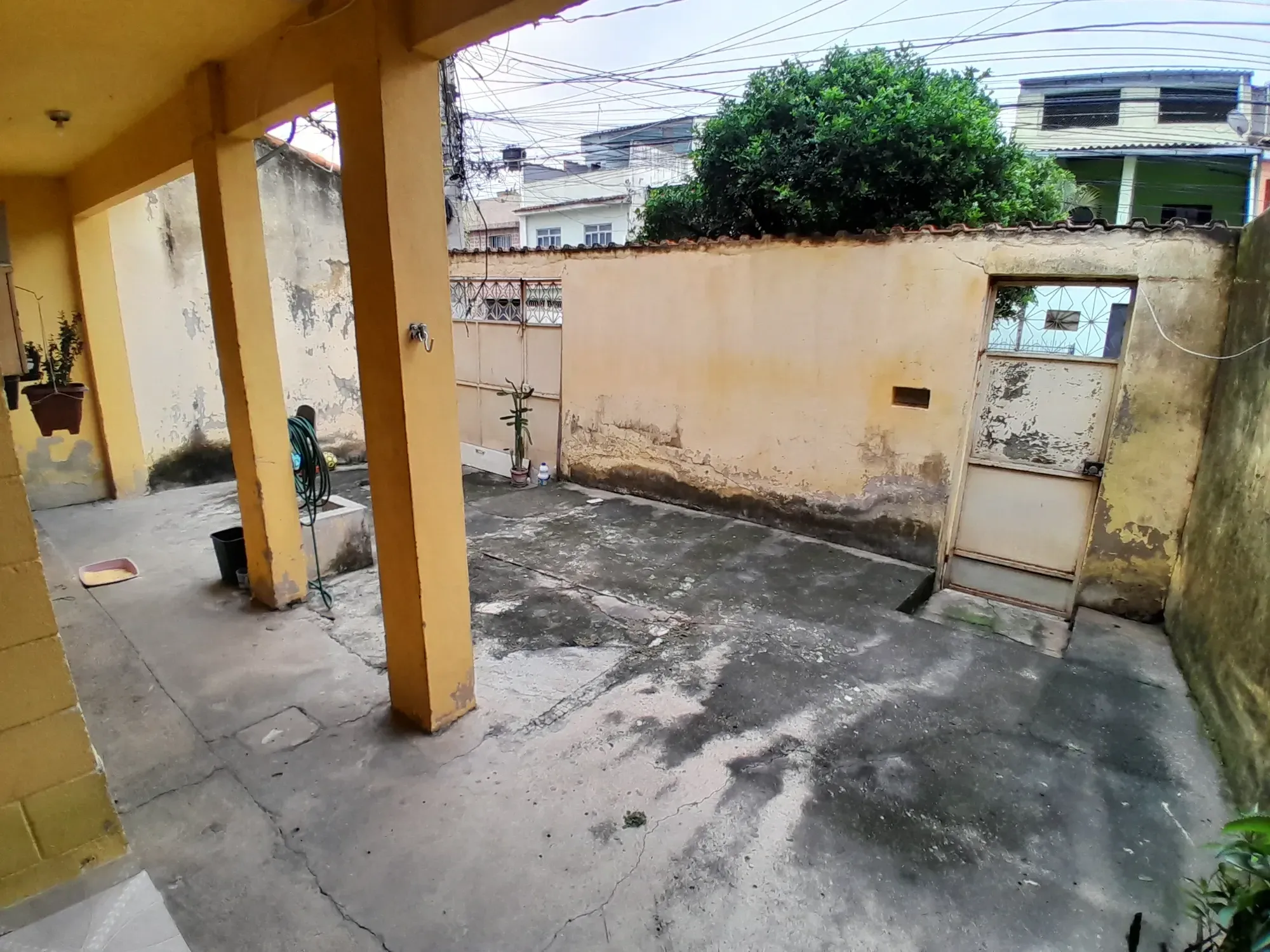 Imagem Casa com 2 Quartos à Venda, 150 metros em Bangu - Rio de Janeiro