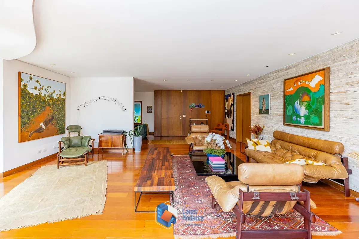 Imagem Sobrado para venda em Jardim Luzitânia com 4 quartos, sendo 3 suítes, 546m²
