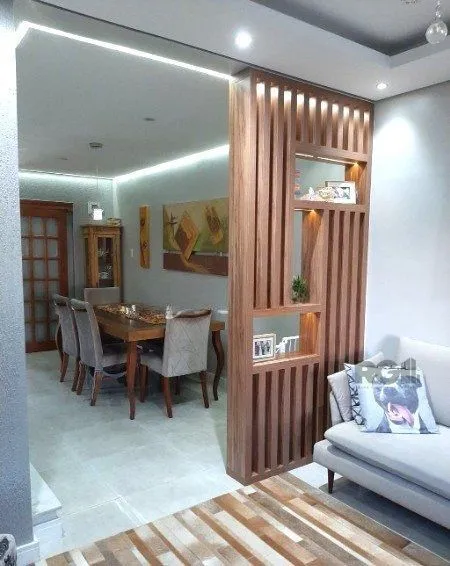 Imagem Sobrado triplex no Partenon de 3 dormitórios e 2 vagas