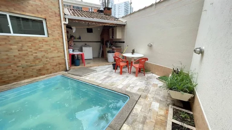 Imagem Conforto e Lazer a Passos da Praia: Sobrado com Piscina e Hidromassagem!