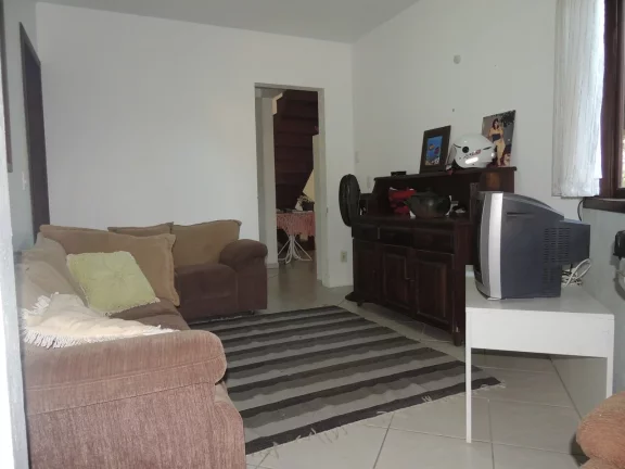 Imagem Casa Espaçosa de 4 Quartos com Pomar em Campo Duna, Garopaba-SC. Escritura Pública.
