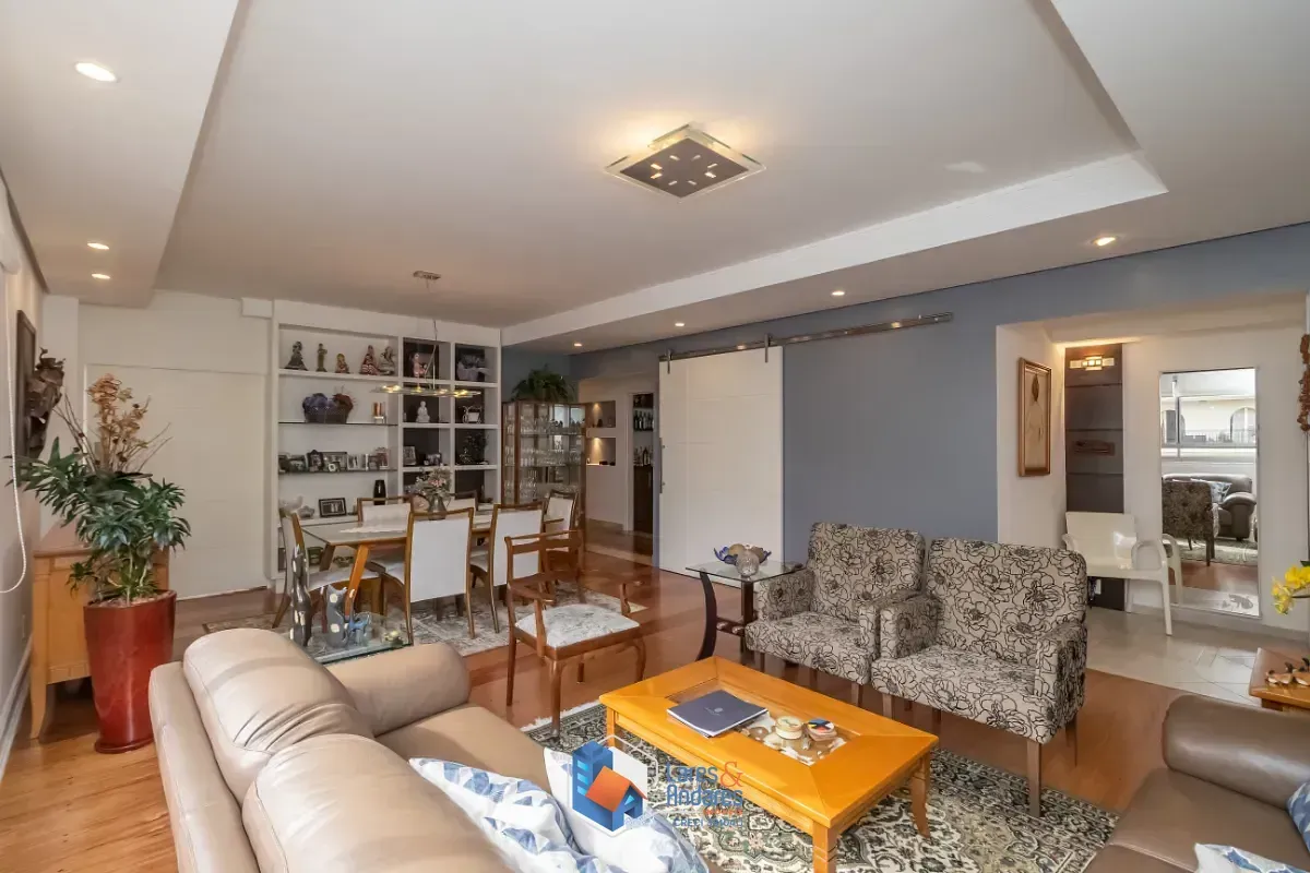 Foto do imóvel Apartamento para venda em Santa Cecília com 3 quartos, sendo 1 suíte, 210m² em Rua Doutor Veiga Filho