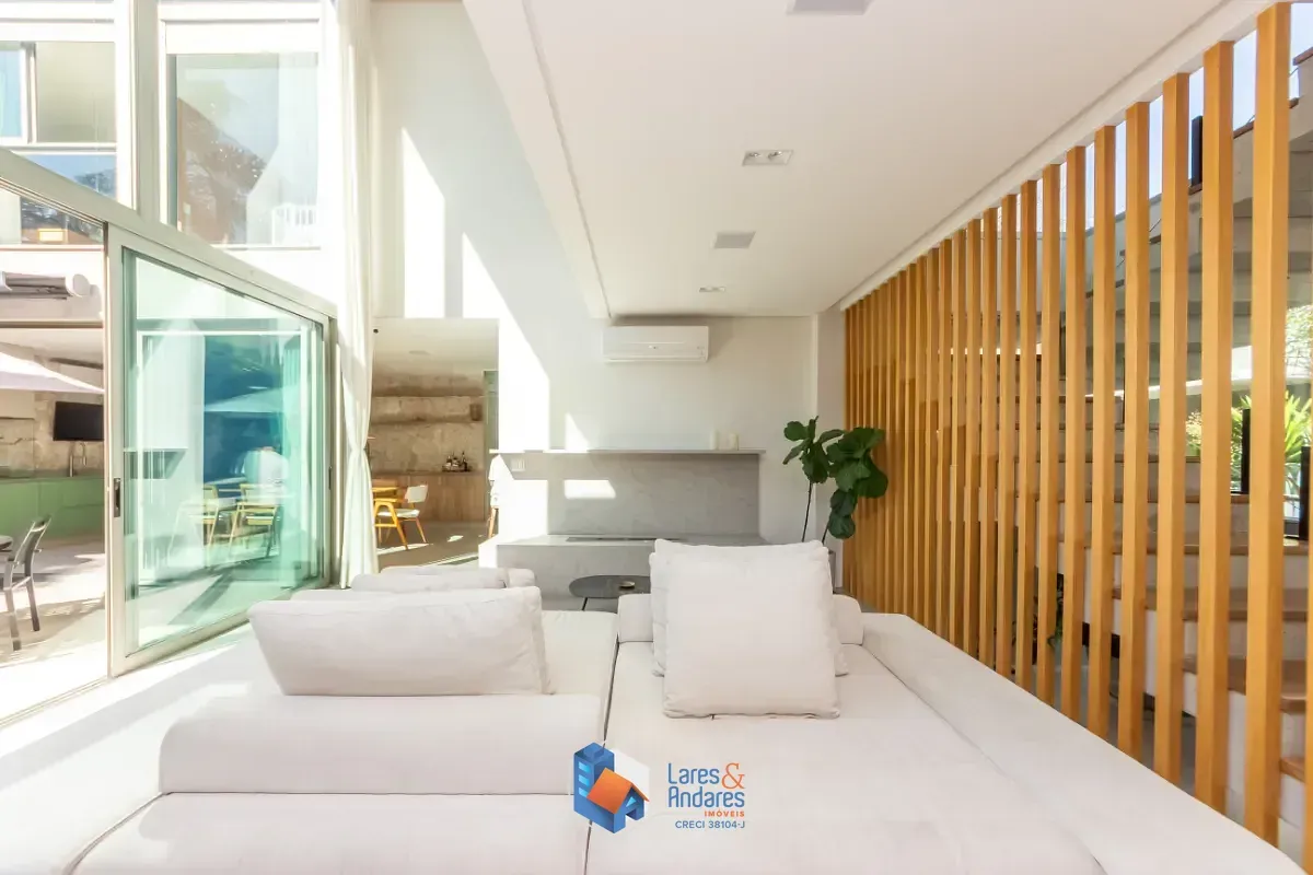 Imagem Casa no condomínio CONDOMINIO LAZULI para venda com 3 quartos, sendo 3 suítes, 404m²