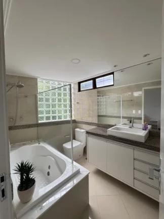 Imagem Casa à Venda no Itaigara | 4 Suítes | Piscina Privativa | Área Gourmet | 310m² Construídos