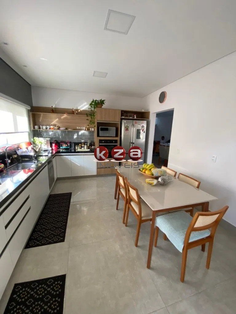 Imagem Casa em Condomínio de Luxo em Valinhos-SP - 3 Quartos, 1 Suíte, 3 Salas, 3 Banheiros, 4 Vagas - Jardim São Marcos - 268m².