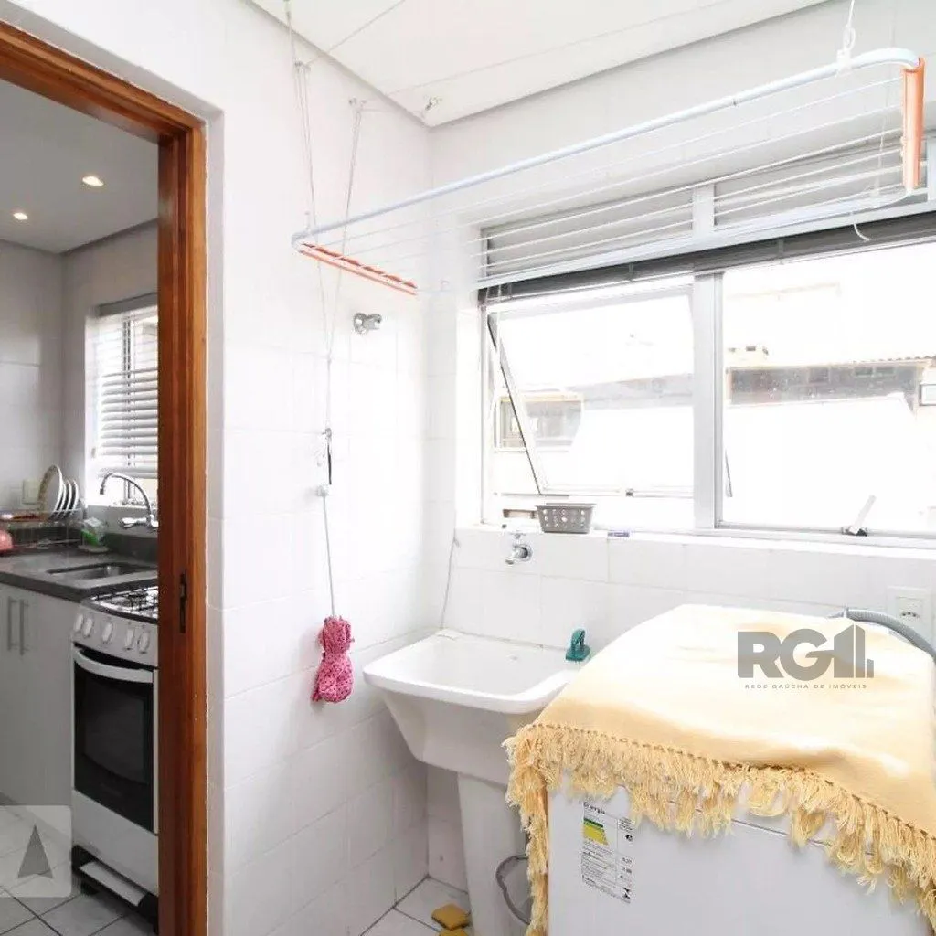 Imagem Vende-se apartamento 2 dorm c/ suite, living com sacada c/ churrasuqiera, vaga coberta - 93m² - Mont Serrat