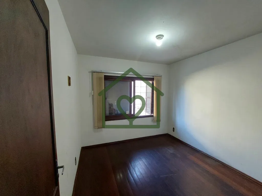Imagem Casa à venda no bairro Rio Branco, Porto Alegre, com 176,33 m2 de área construída em terreno de 1...