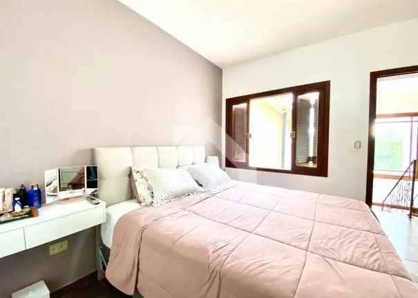 Imagem Casa de Condomínio em Moinho Velho - Cotia