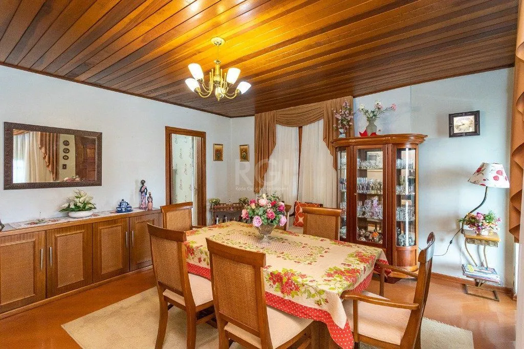 Imagem Casa Condominio para Venda - 325m², 3 dormitórios, 3 vagas - Teresópolis