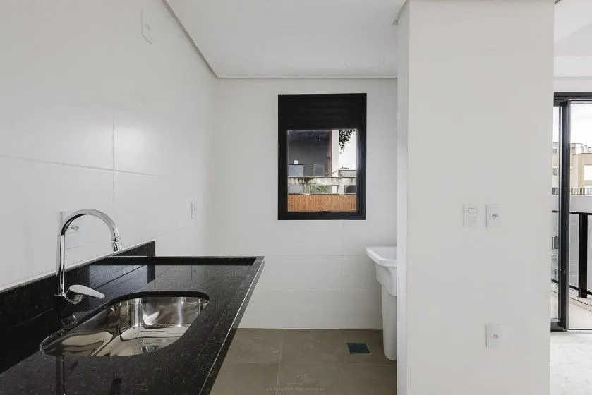 Imagem Excelente Apartamento semimobiliado de 71 m² privativos no Bairro Petrópolis.