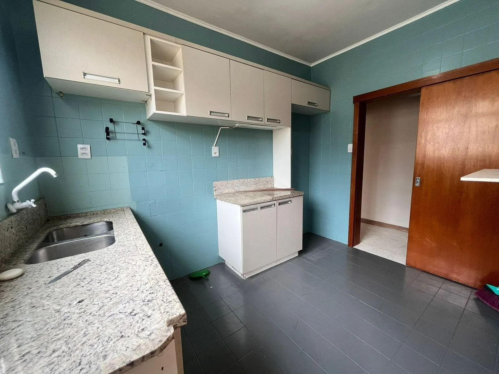 Imagem Apartamento de 3 dormitórios á venda no Bairro Rio Branco, Porto Alegre.
