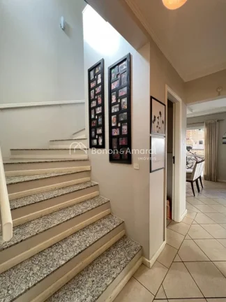Imagem Excelente sobrado com 3 dormitórios, sendo 1 suíte localizada no piso superior, além de um corred...