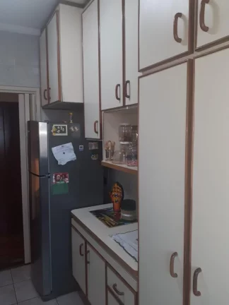 Imagem Apartamento com sala ampla, sacada, 3 dormitórios, sendo 1 suíte, 2 com armários embutidos, cozin...