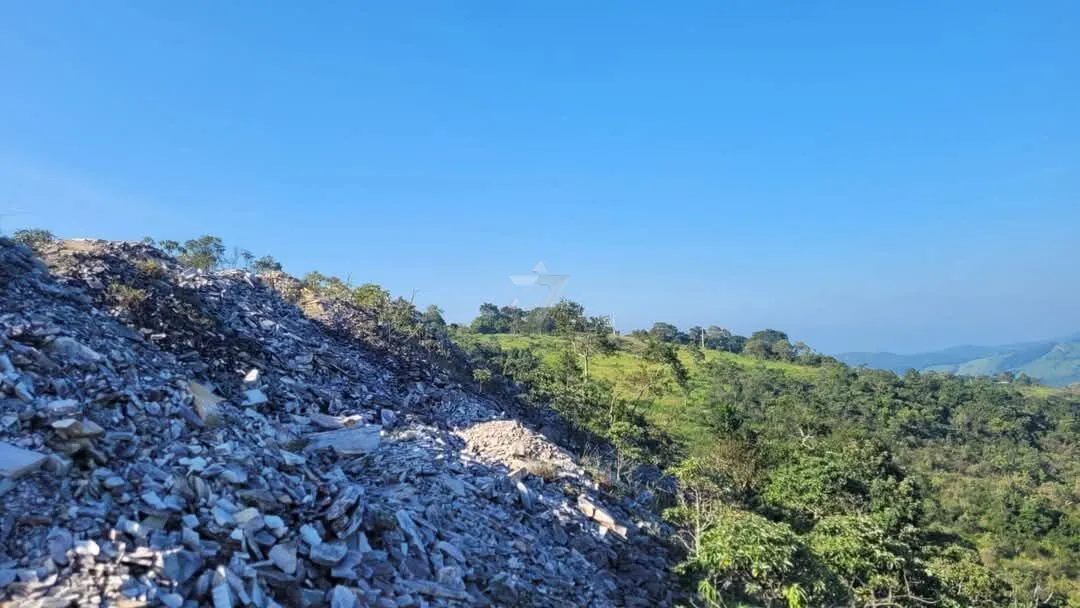 Imagem Oportunidade Mineral: Área de Quartzo com Grande Volume de Reserva Estimada em MG