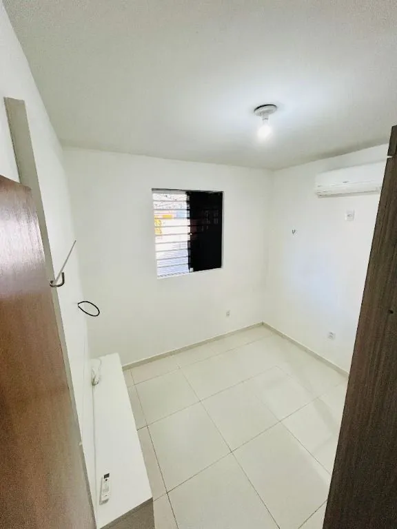 Imagem Casa com 3 quartos em Ponta de Campina, a 300m da praia. Moderna, ventilada e pronta para morar em área valorizada.